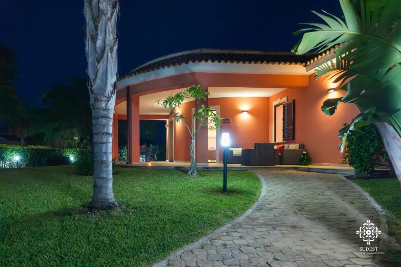 Villa Seaside - Beach Retreat With Jacuzzi Syracuse Exteriér fotografie