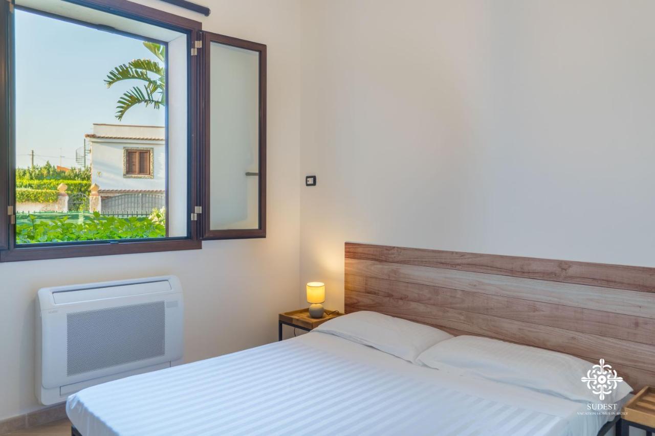 Villa Seaside - Beach Retreat With Jacuzzi Syracuse Exteriér fotografie