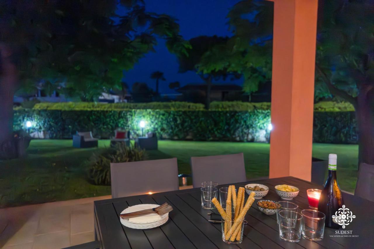 Villa Seaside - Beach Retreat With Jacuzzi Syracuse Exteriér fotografie