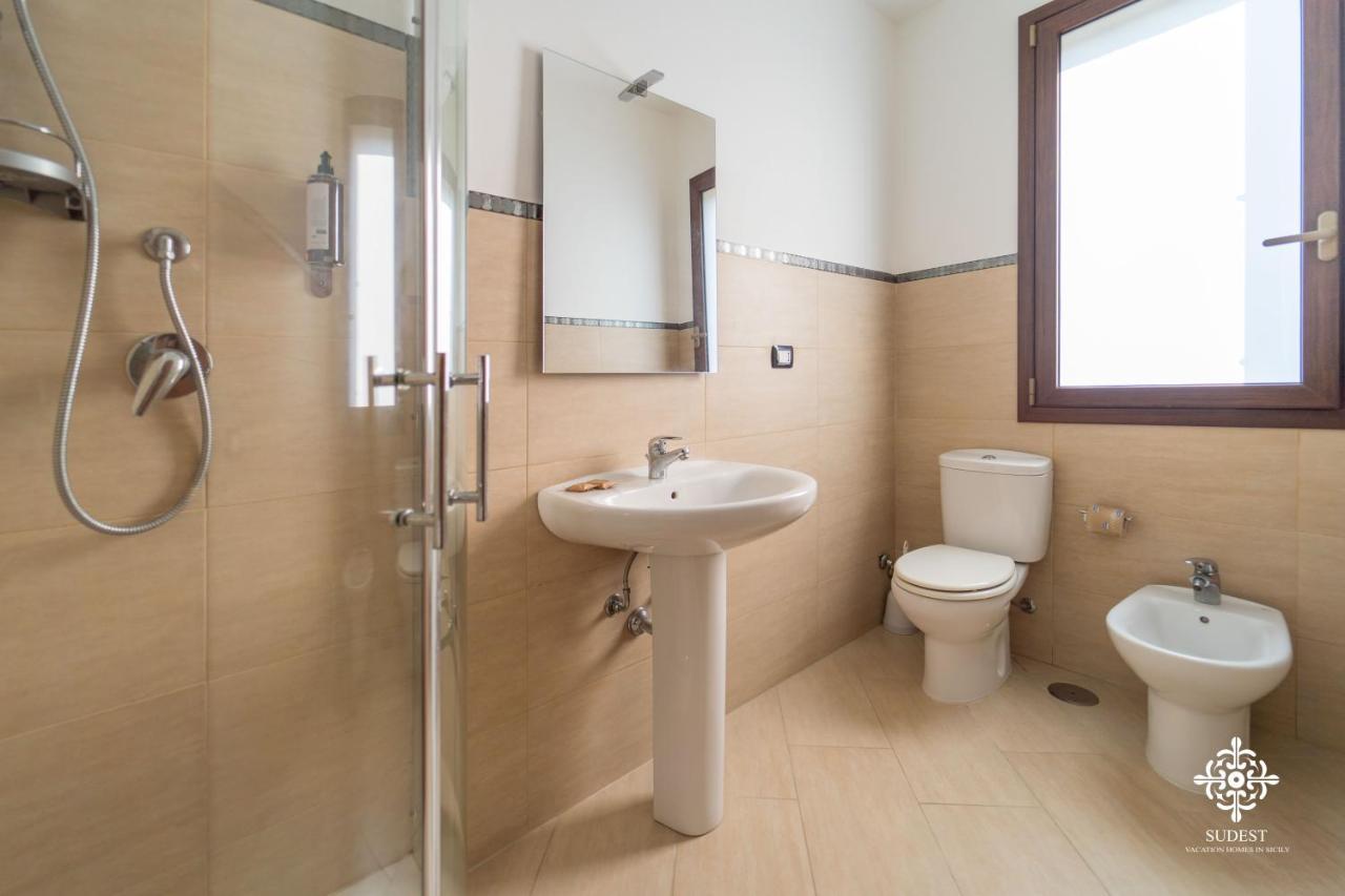 Villa Seaside - Beach Retreat With Jacuzzi Syracuse Exteriér fotografie