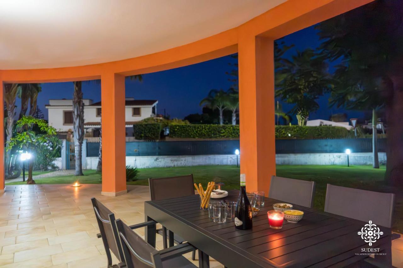 Villa Seaside - Beach Retreat With Jacuzzi Syracuse Exteriér fotografie