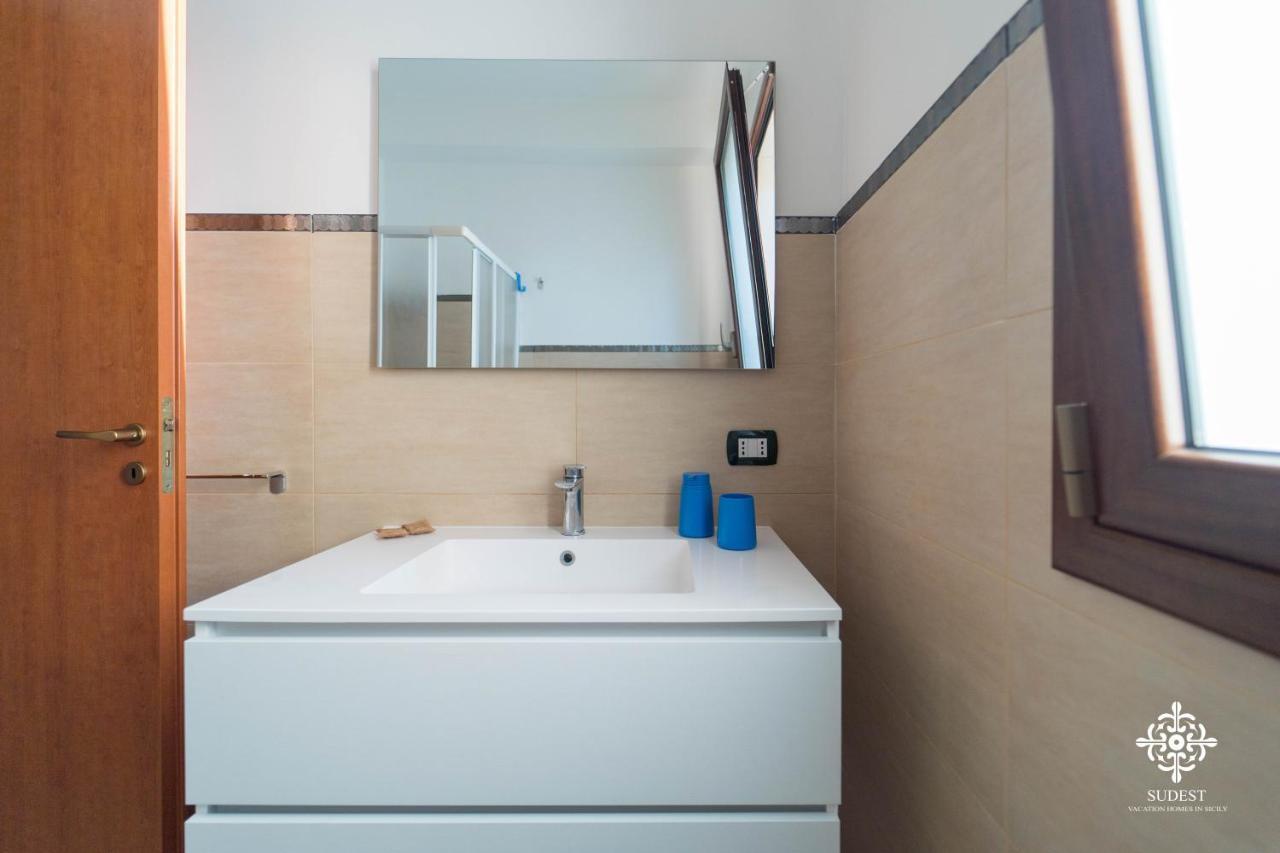 Villa Seaside - Beach Retreat With Jacuzzi Syracuse Exteriér fotografie