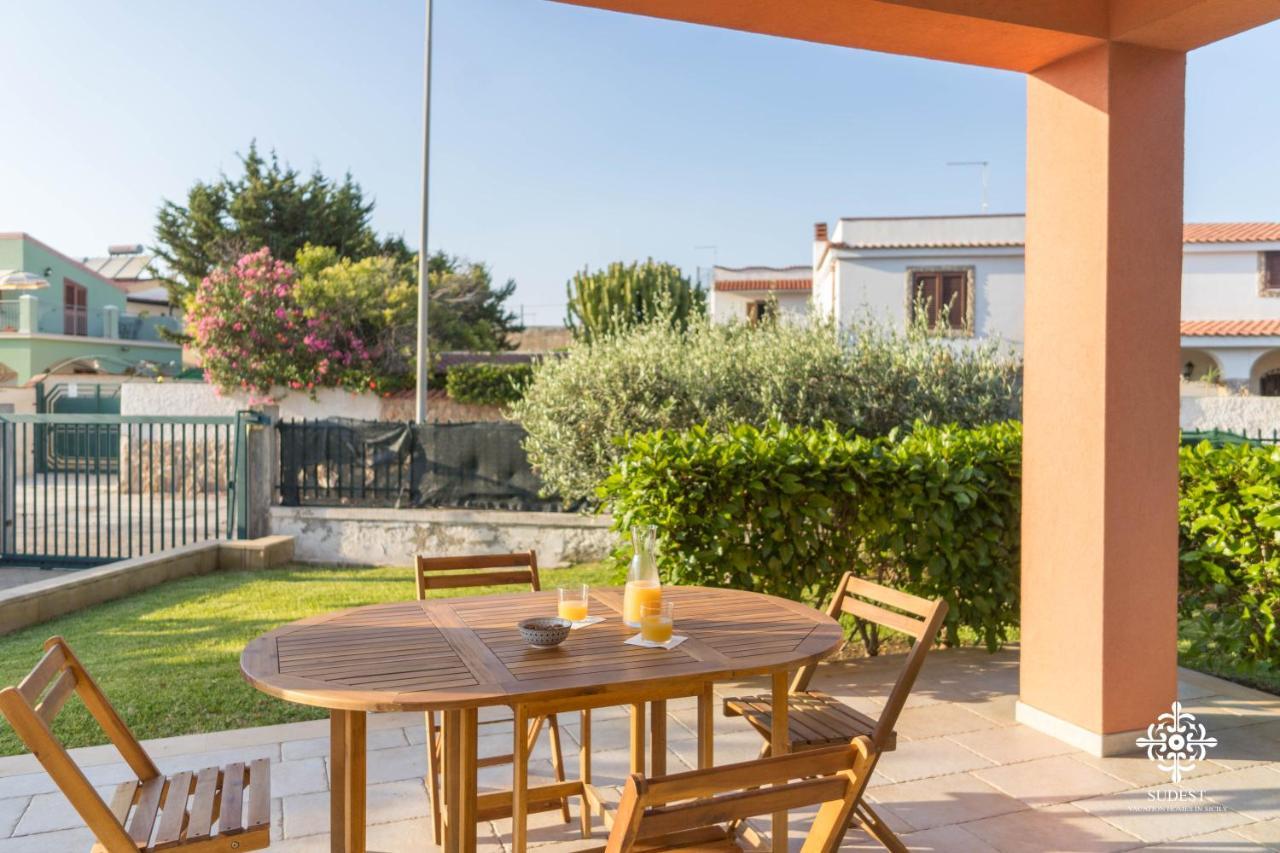 Villa Seaside - Beach Retreat With Jacuzzi Syracuse Exteriér fotografie