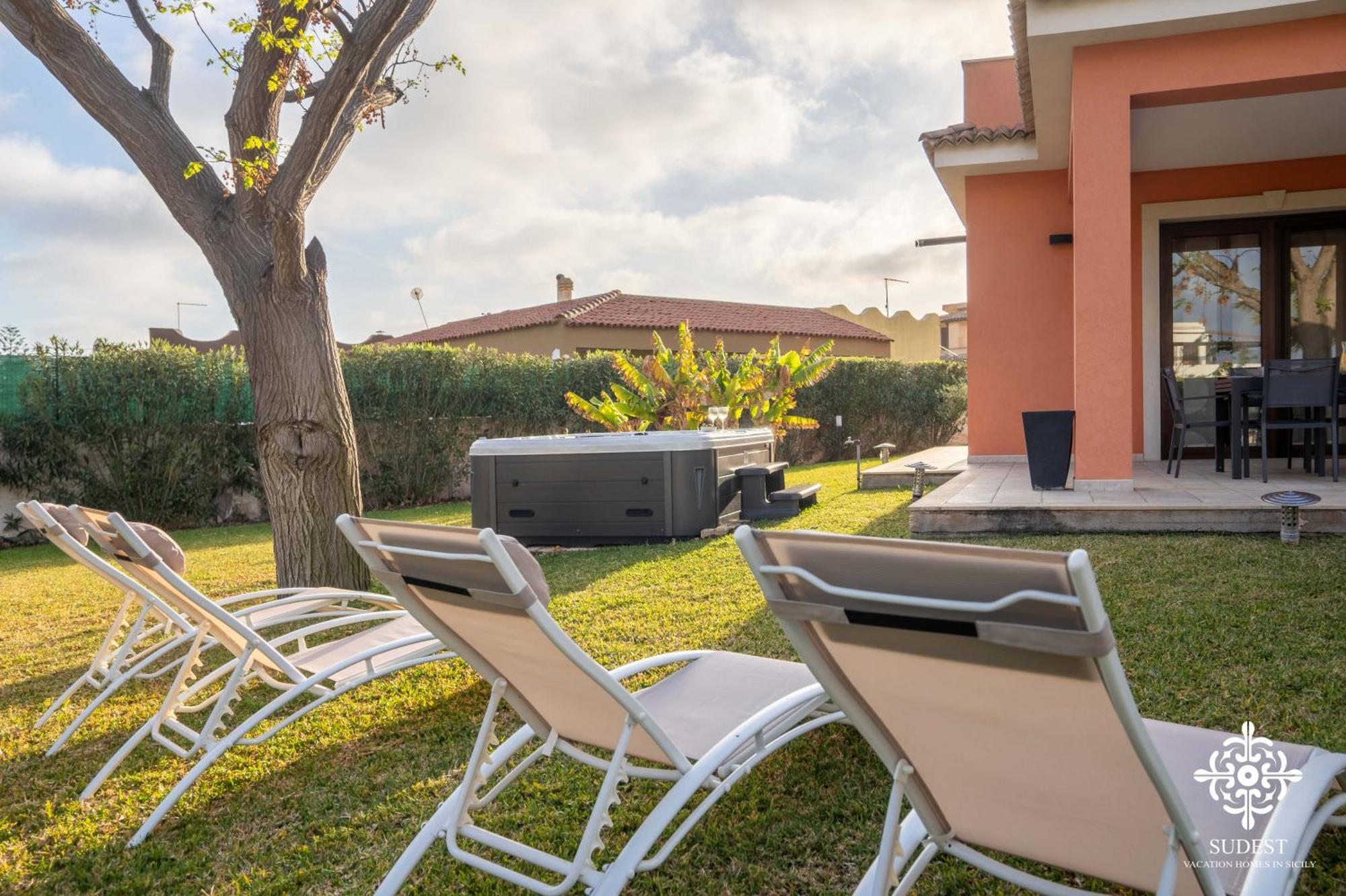 Villa Seaside - Beach Retreat With Jacuzzi Syracuse Exteriér fotografie