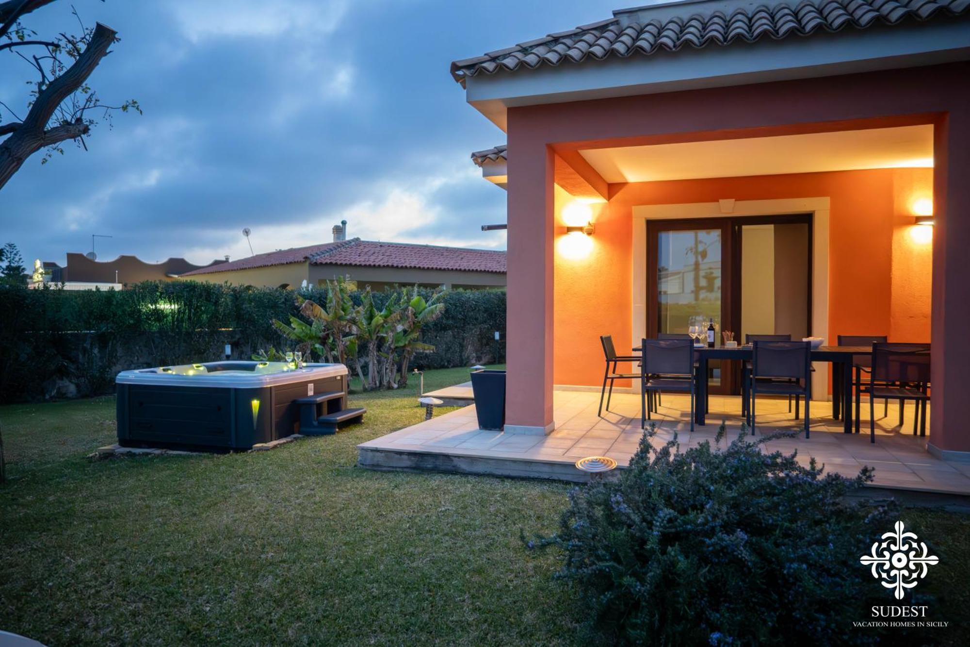 Villa Seaside - Beach Retreat With Jacuzzi Syracuse Exteriér fotografie