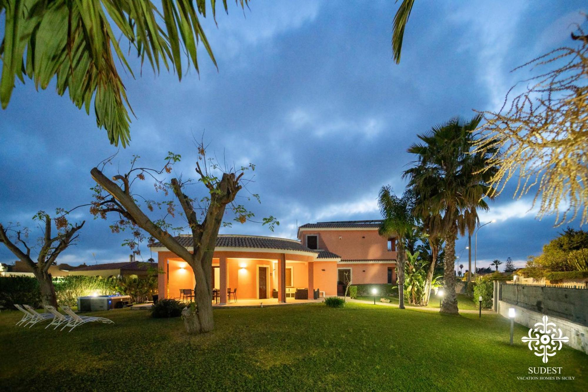 Villa Seaside - Beach Retreat With Jacuzzi Syracuse Exteriér fotografie