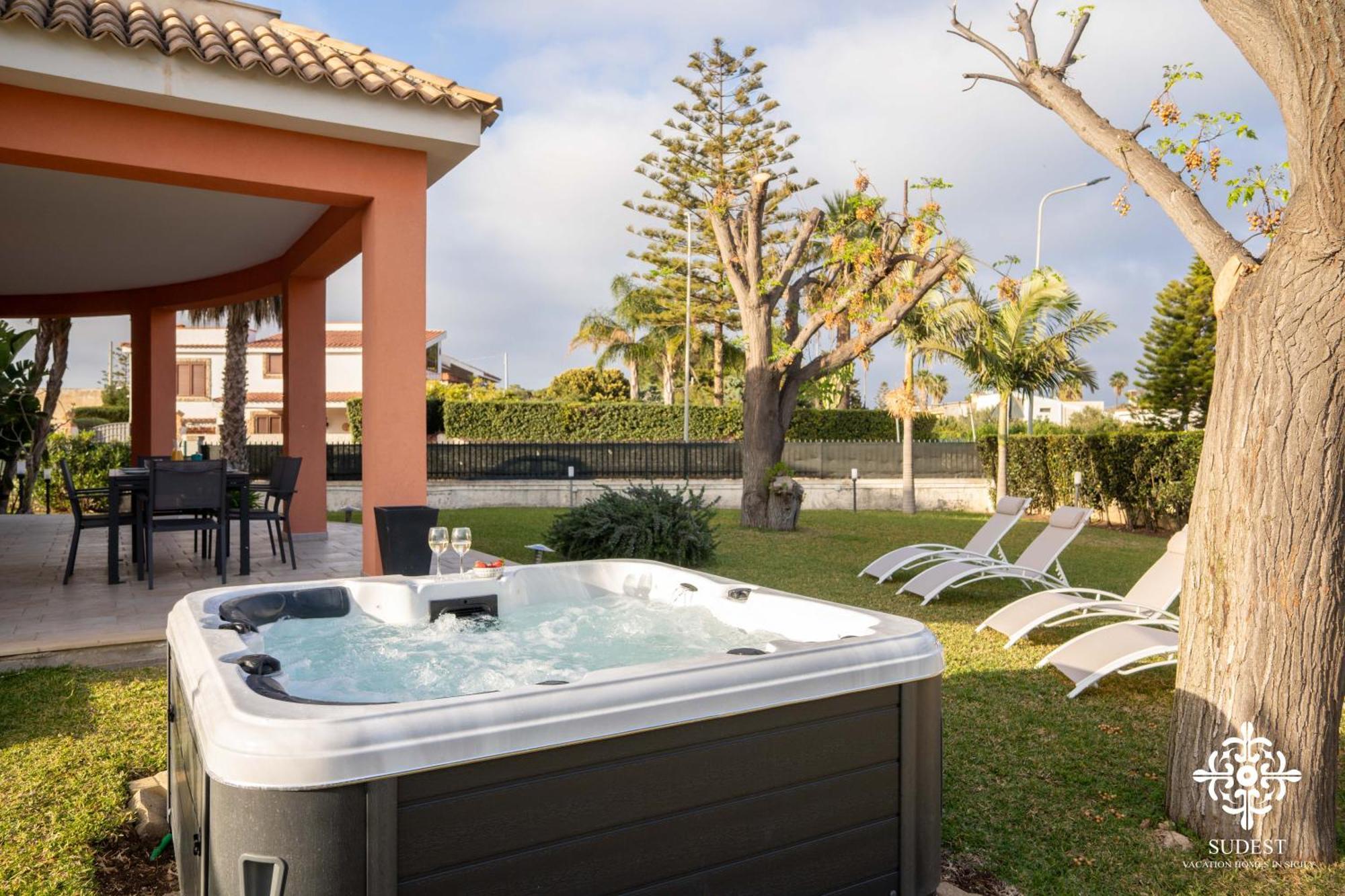 Villa Seaside - Beach Retreat With Jacuzzi Syracuse Exteriér fotografie