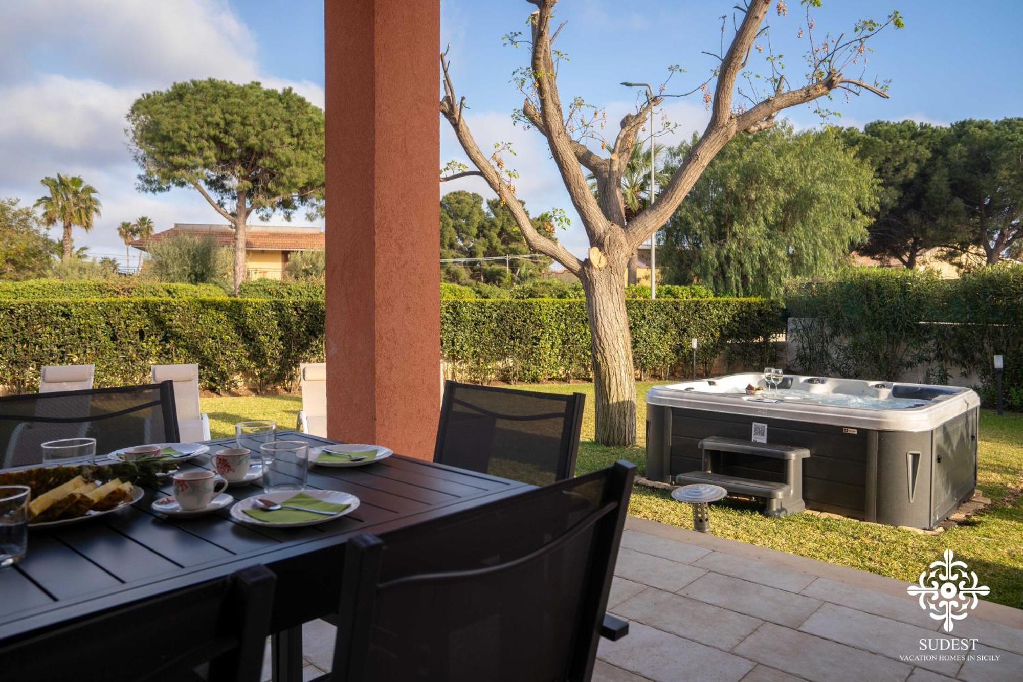 Villa Seaside - Beach Retreat With Jacuzzi Syracuse Exteriér fotografie